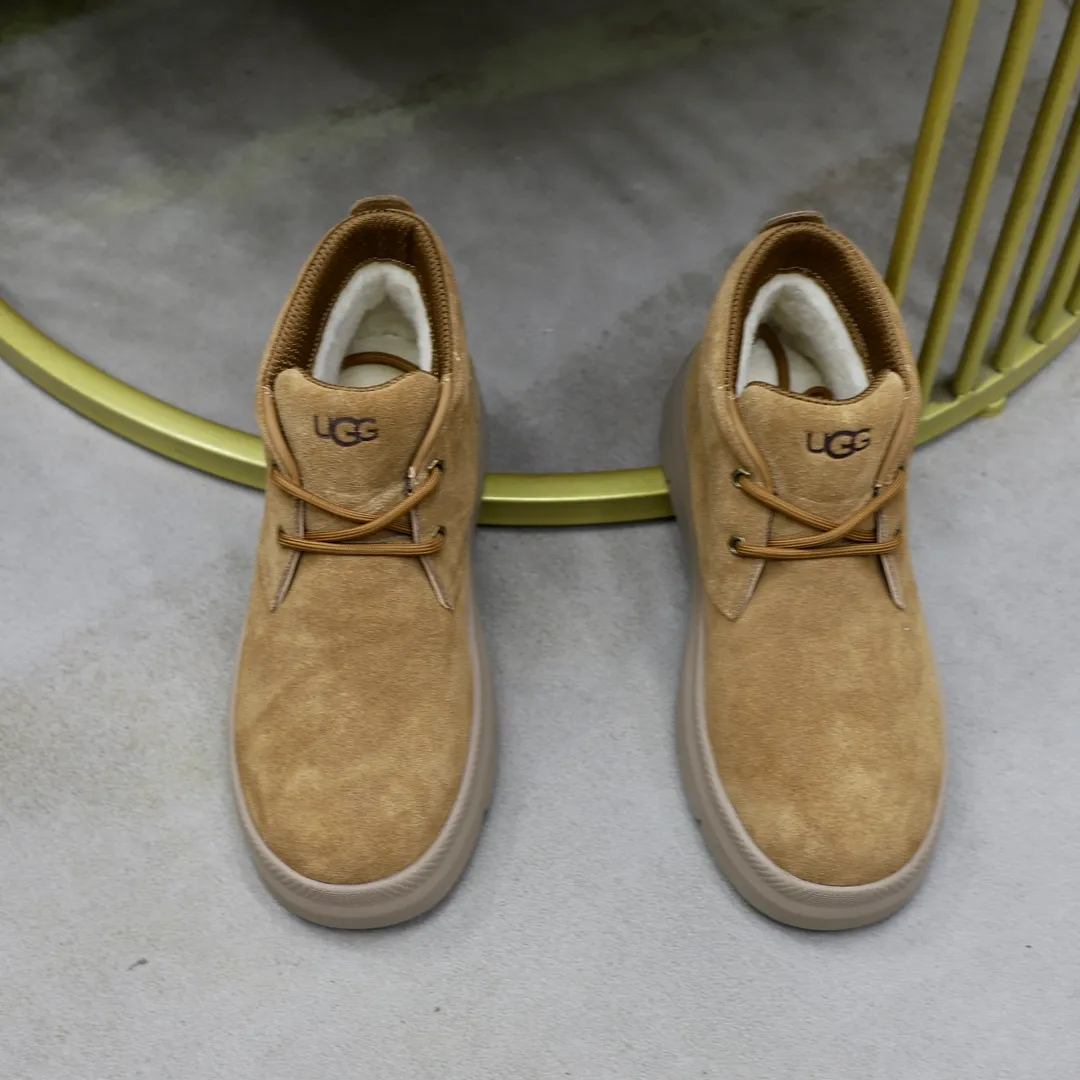 Ex-factory price: 520💰Thick wool imported from Australia Brand: UGG genuine purchase Size: 39-44 (45 customized) Grade: Official website 1:1 Material: First layer of genuine leather waterproof and antifreeze upper Real wool lining Original non-slip and wear-resistant outsole Style category: Men's casual shoes Trendy style Comfortable on the feet Color: Official website color synchronization